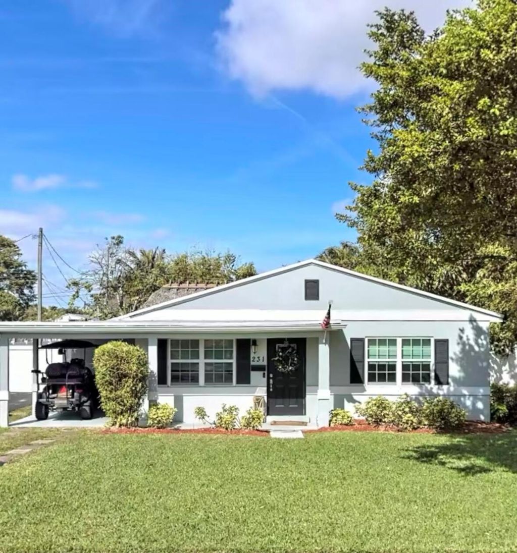Photo of 231 NE 14th Street, Delray Beach, FL 33444 (MLS # R11050583)