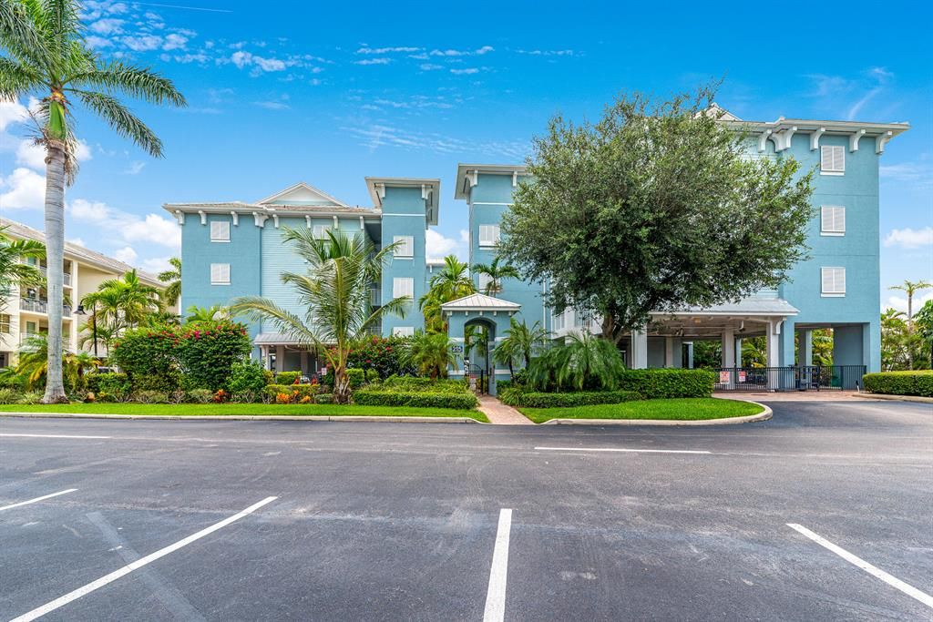 Photo of 215 NW Flagler Avenue #402, Stuart, FL 34994 (MLS # R10737319)