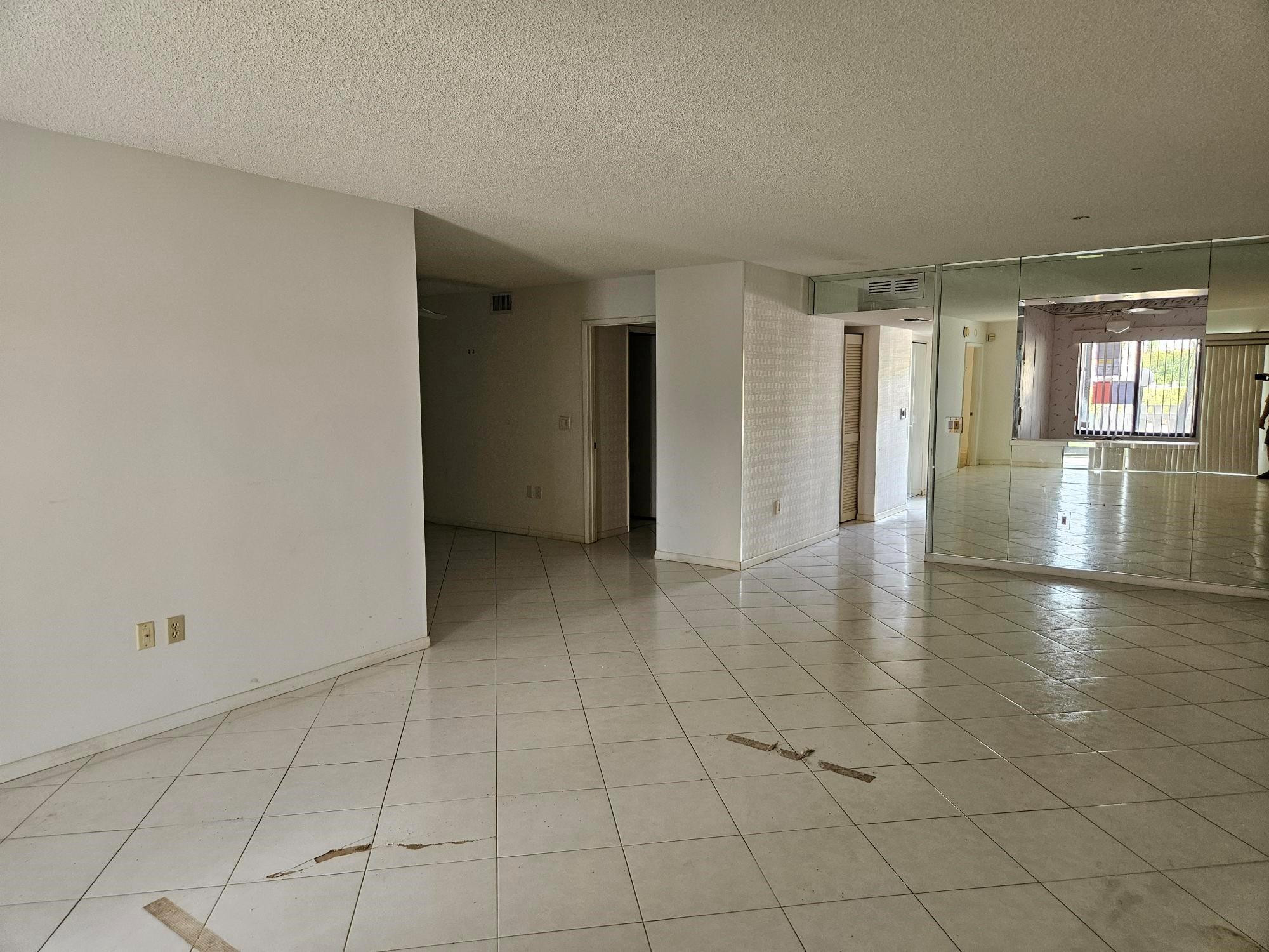 HUNTINGTON POINTE - Residential