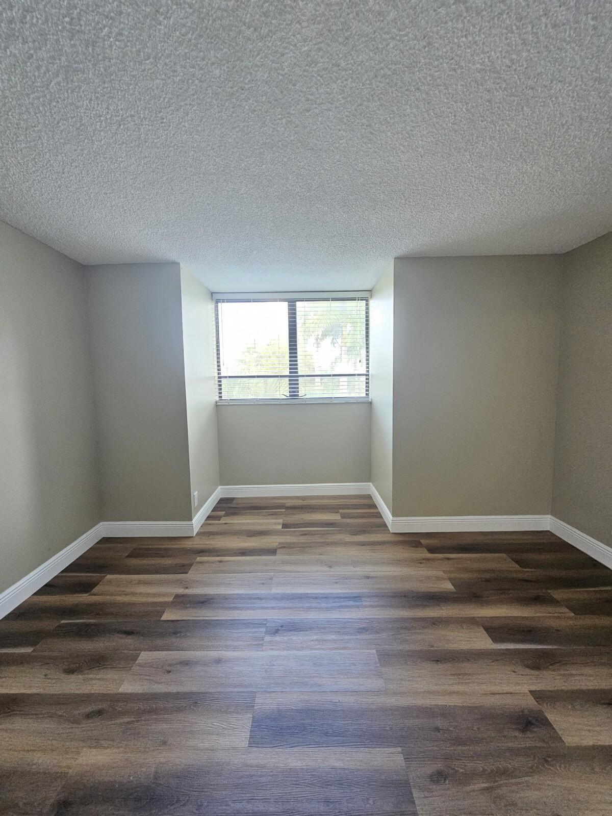 PRESIDENTIAL GOLFVIEW CONDO - Residential Lease