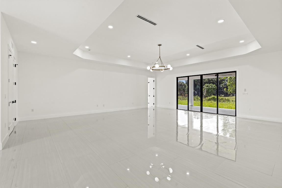 14-43-40~ S 247.9 FT OF N   3202.7 FT OF E 209.6 F - Residential