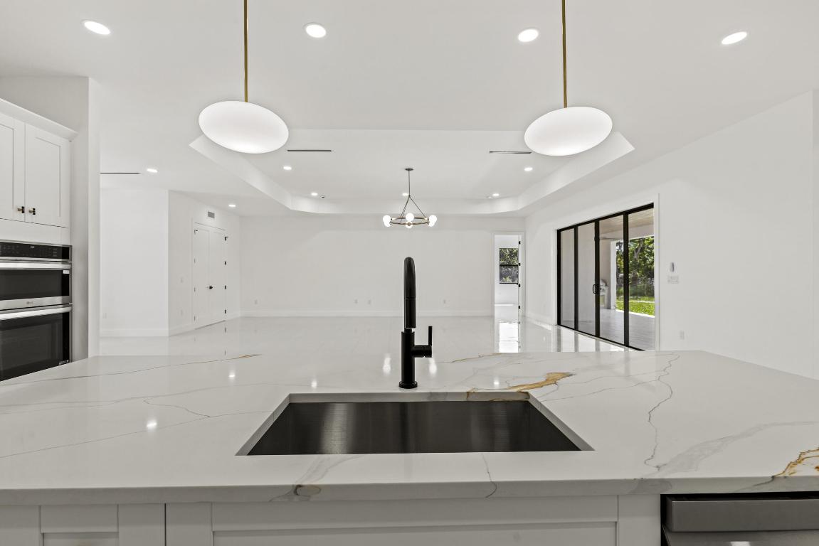 14-43-40~ S 247.9 FT OF N   3202.7 FT OF E 209.6 F - Residential