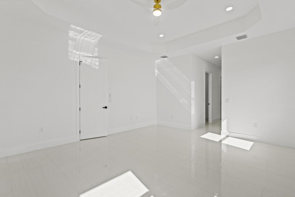 14-43-40~ S 247.9 FT OF N   3202.7 FT OF E 209.6 F - Residential