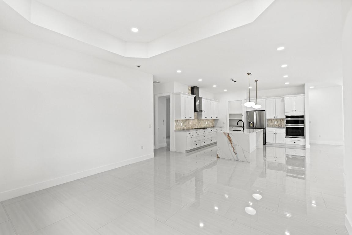 14-43-40~ S 247.9 FT OF N   3202.7 FT OF E 209.6 F - Residential