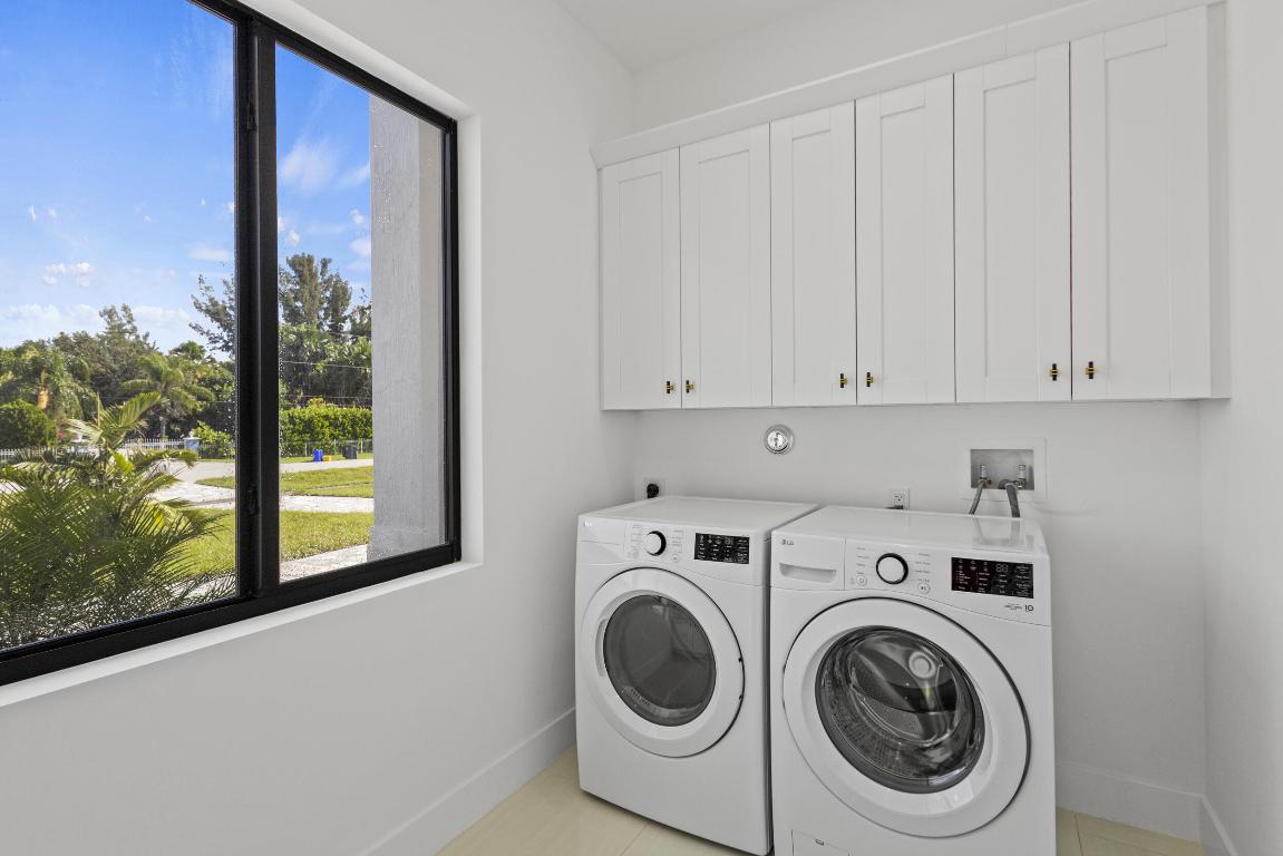 14-43-40~ S 247.9 FT OF N   3202.7 FT OF E 209.6 F - Residential