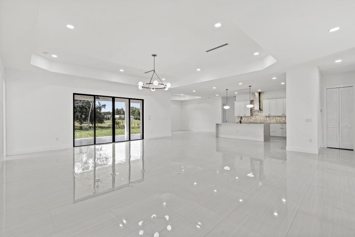 14-43-40~ S 247.9 FT OF N   3202.7 FT OF E 209.6 F - Residential