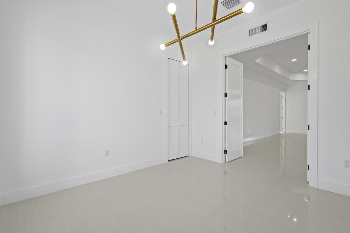 14-43-40~ S 247.9 FT OF N   3202.7 FT OF E 209.6 F - Residential