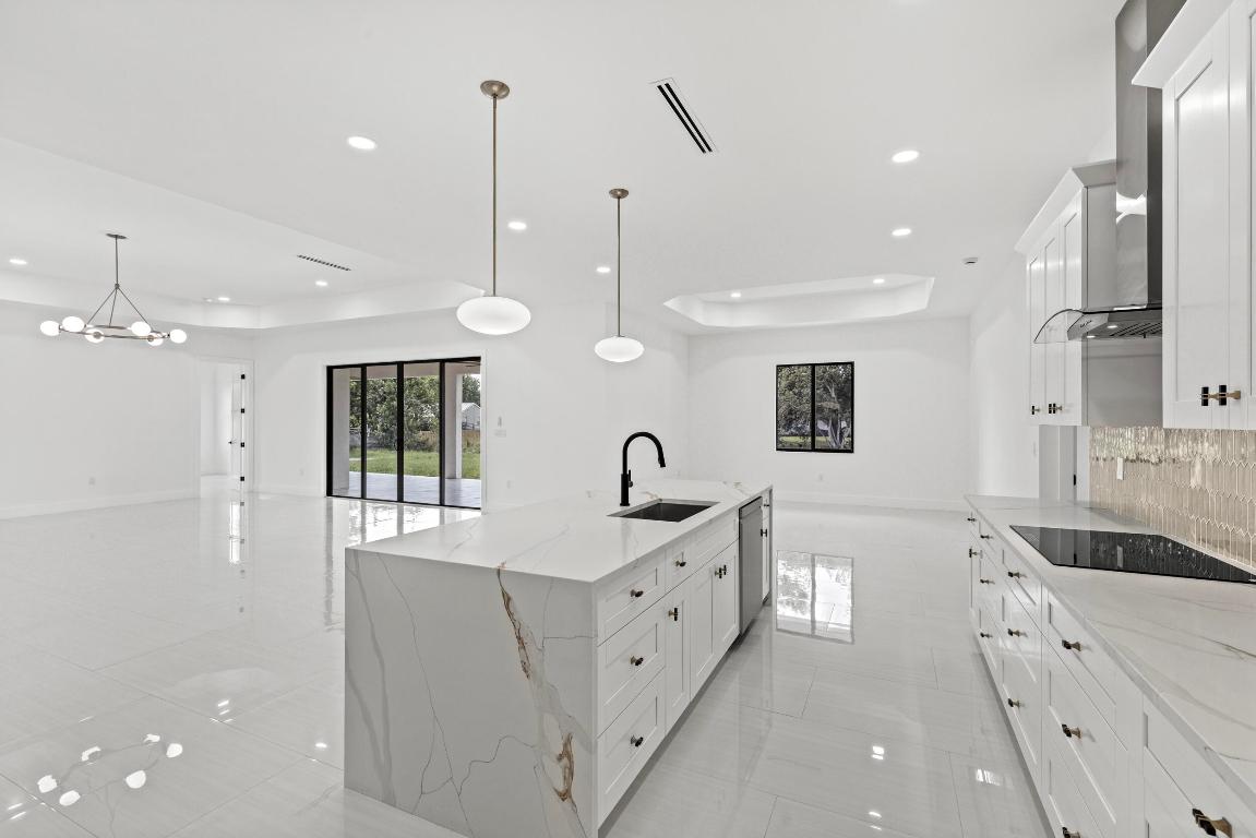 14-43-40~ S 247.9 FT OF N   3202.7 FT OF E 209.6 F - Residential