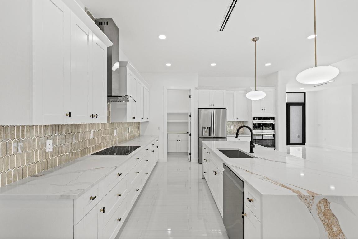 14-43-40~ S 247.9 FT OF N   3202.7 FT OF E 209.6 F - Residential