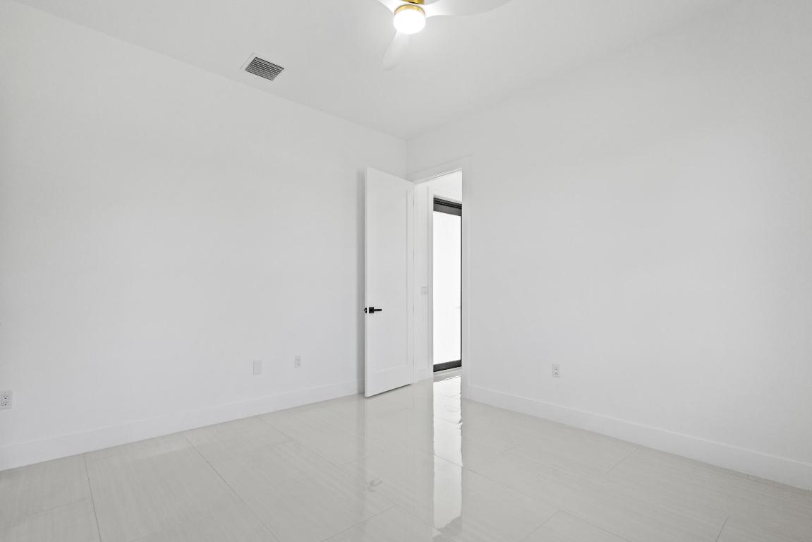 14-43-40~ S 247.9 FT OF N   3202.7 FT OF E 209.6 F - Residential