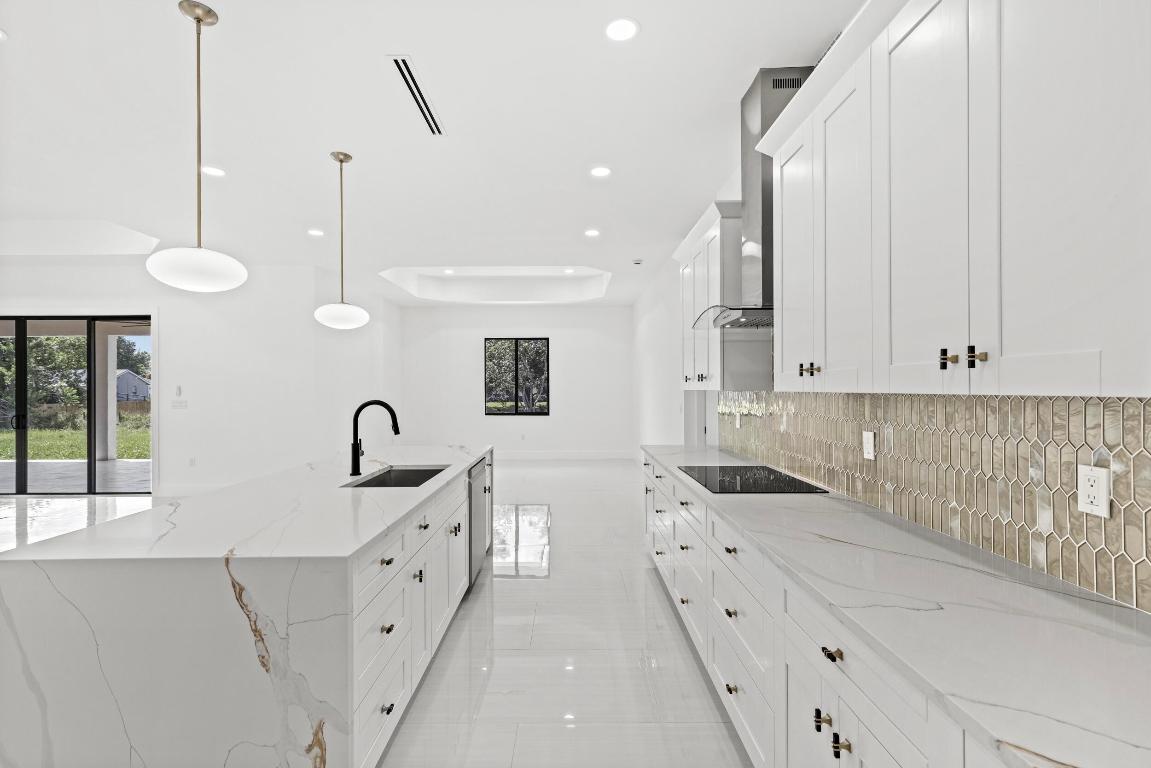 14-43-40~ S 247.9 FT OF N   3202.7 FT OF E 209.6 F - Residential