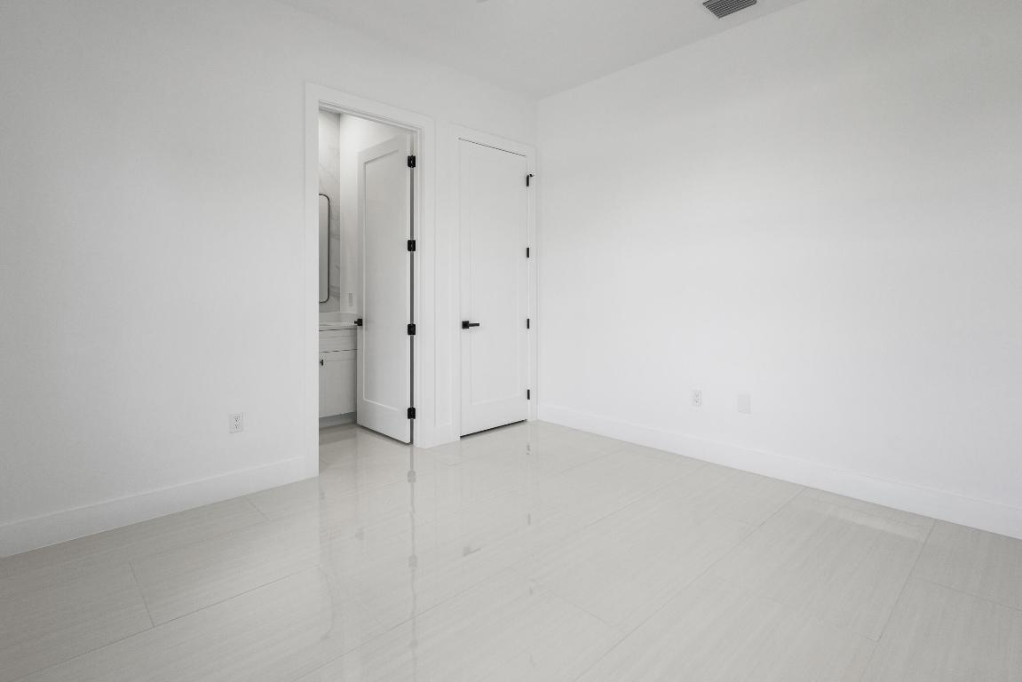 14-43-40~ S 247.9 FT OF N   3202.7 FT OF E 209.6 F - Residential