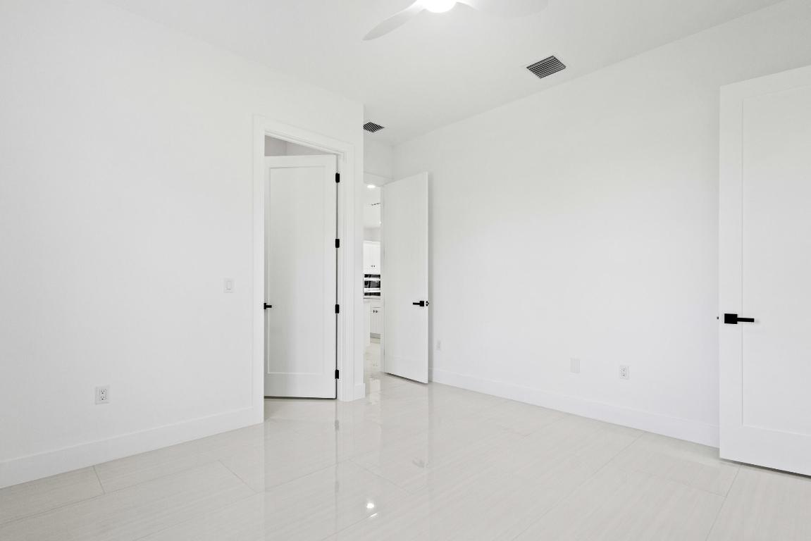 14-43-40~ S 247.9 FT OF N   3202.7 FT OF E 209.6 F - Residential