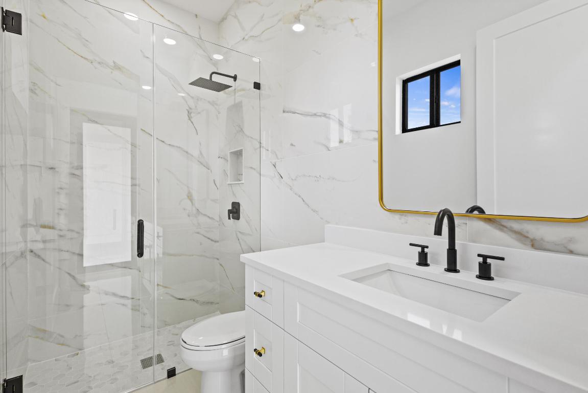 14-43-40~ S 247.9 FT OF N   3202.7 FT OF E 209.6 F - Residential