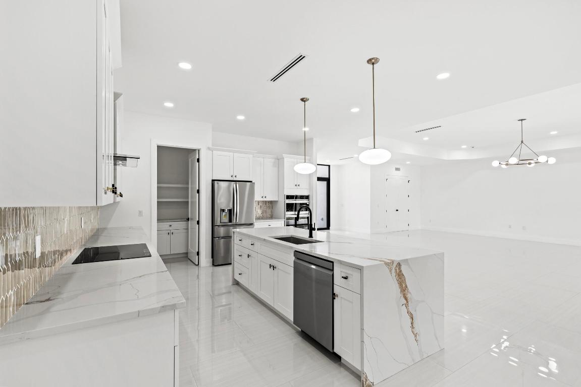 14-43-40~ S 247.9 FT OF N   3202.7 FT OF E 209.6 F - Residential