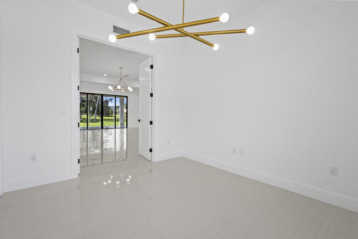 14-43-40~ S 247.9 FT OF N   3202.7 FT OF E 209.6 F - Residential