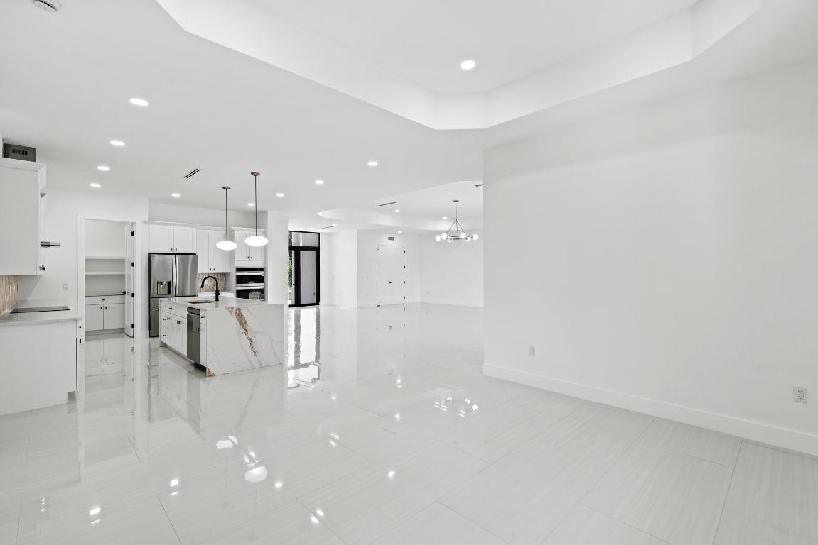 14-43-40~ S 247.9 FT OF N   3202.7 FT OF E 209.6 F - Residential