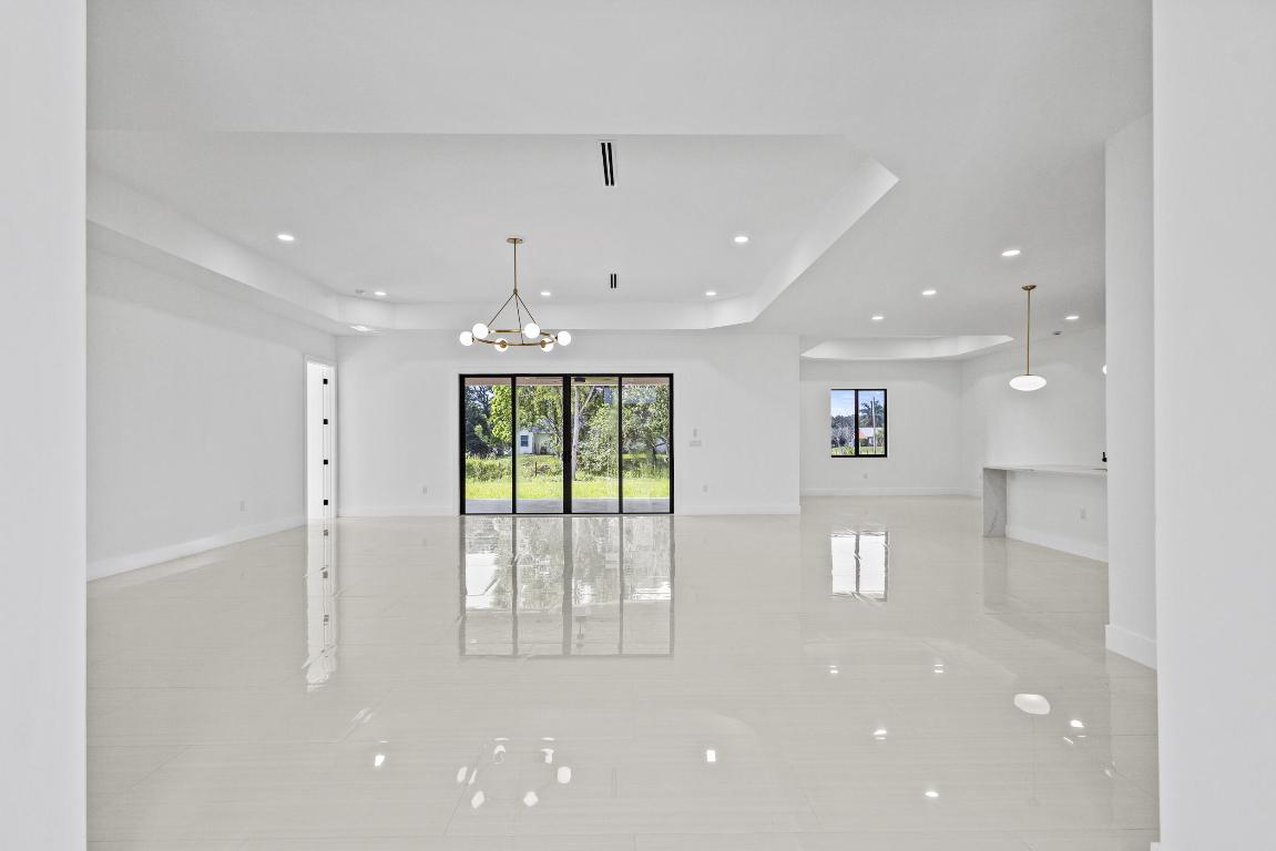 14-43-40~ S 247.9 FT OF N   3202.7 FT OF E 209.6 F - Residential