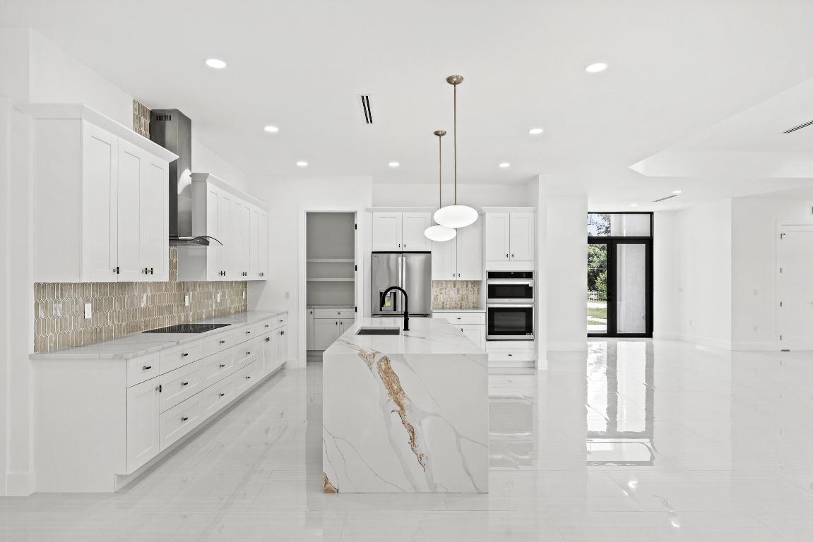 14-43-40~ S 247.9 FT OF N   3202.7 FT OF E 209.6 F - Residential