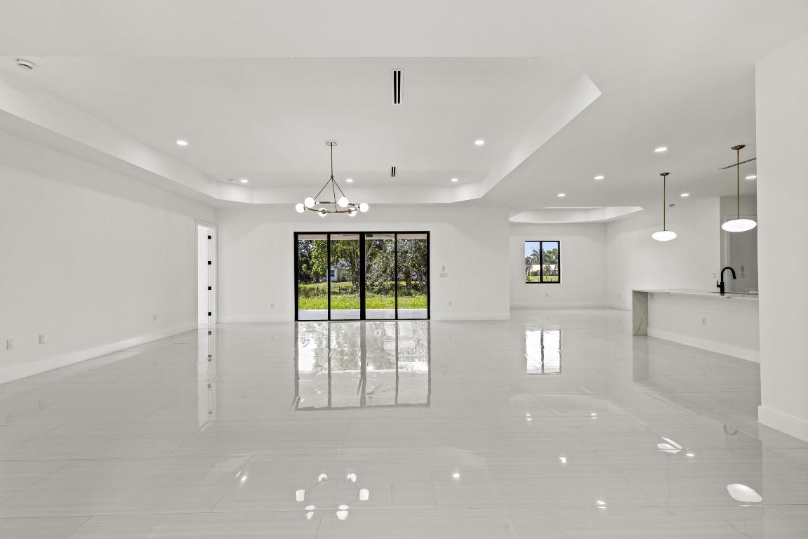 14-43-40~ S 247.9 FT OF N   3202.7 FT OF E 209.6 F - Residential