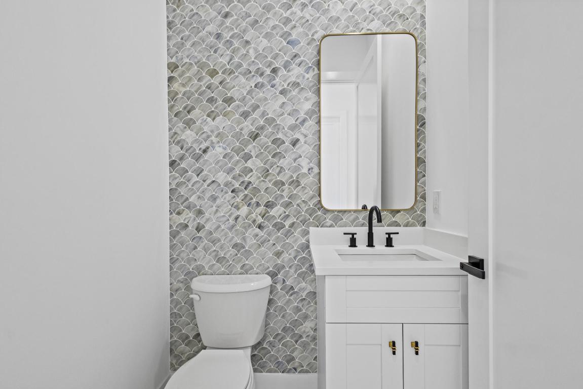 14-43-40~ S 247.9 FT OF N   3202.7 FT OF E 209.6 F - Residential