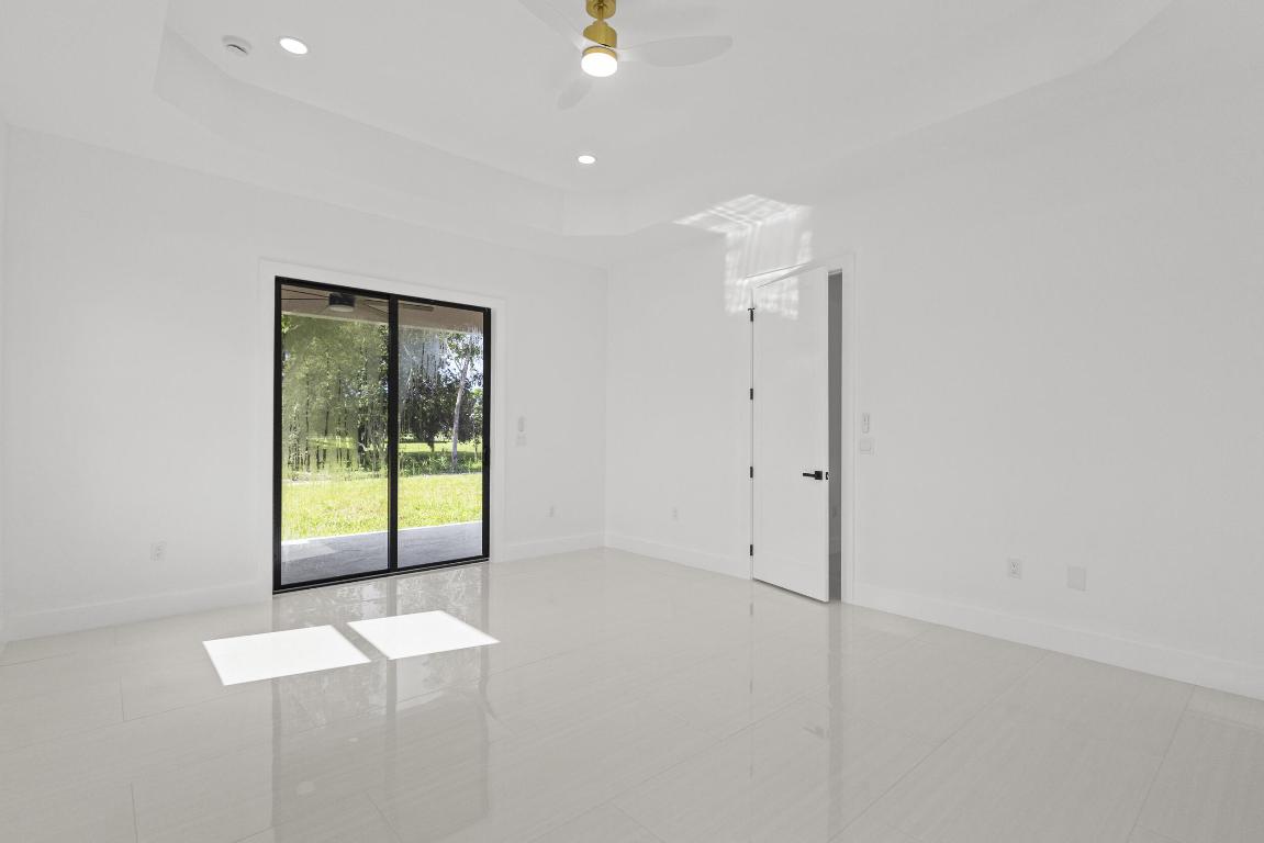 14-43-40~ S 247.9 FT OF N   3202.7 FT OF E 209.6 F - Residential