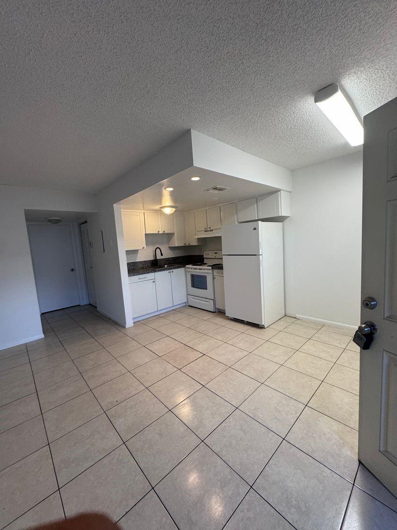 Welcome to this lovely 1 bedroom, 1 bathroom apartment located in Margate, Florida. This cozy and inviting apartment is perfect for those who want to experience the relaxed coastal lifestyle of one of South Florida's most charming cities. The kitchen is fully equipped with a refrigerator and stove.