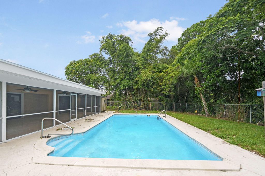 Photo of 289 SE Verada Avenue, Port Saint Lucie, FL 34983 (MLS # R11118565)