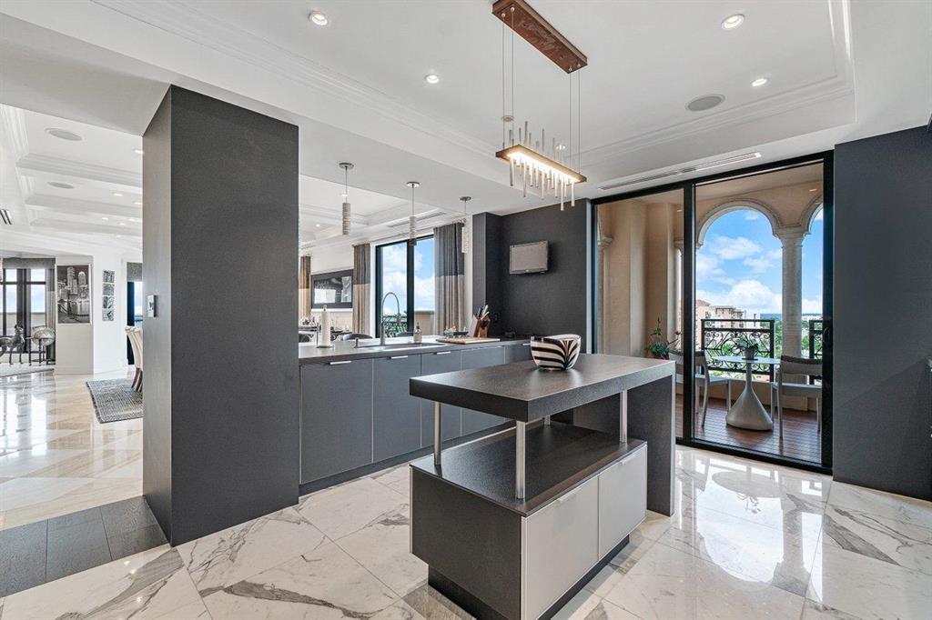 200 EAST PALMETTO PARK CO - Residential