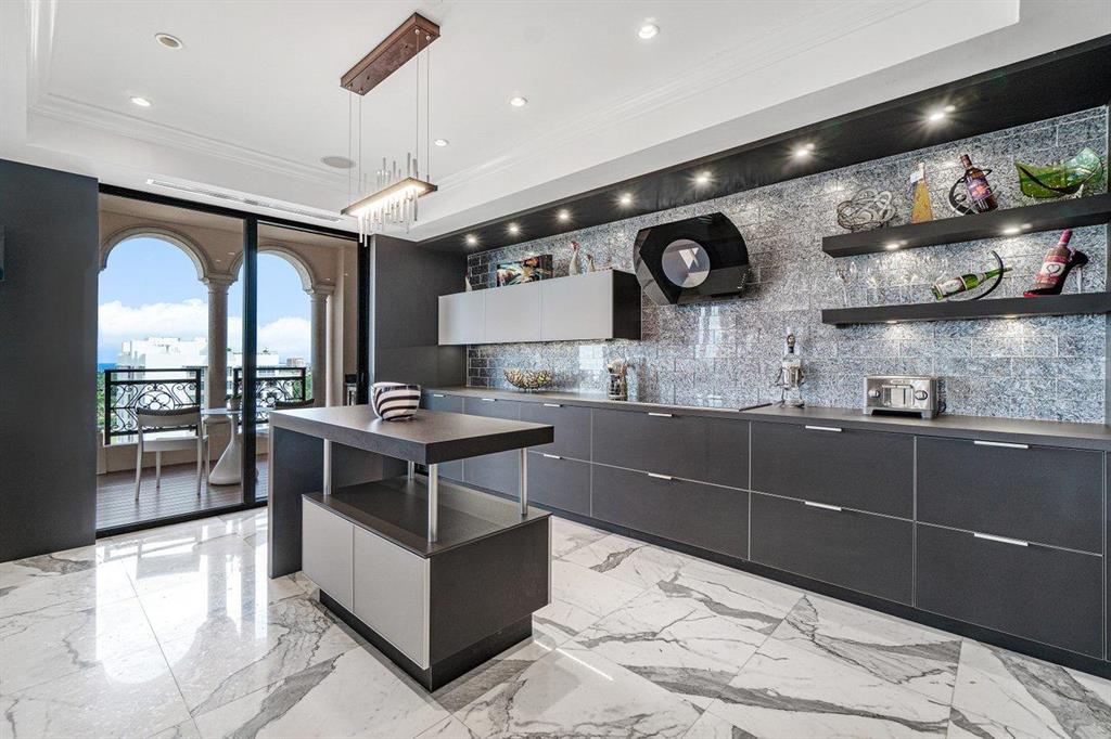 200 EAST PALMETTO PARK CO - Residential