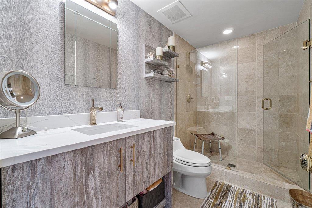 200 EAST PALMETTO PARK CO - Residential