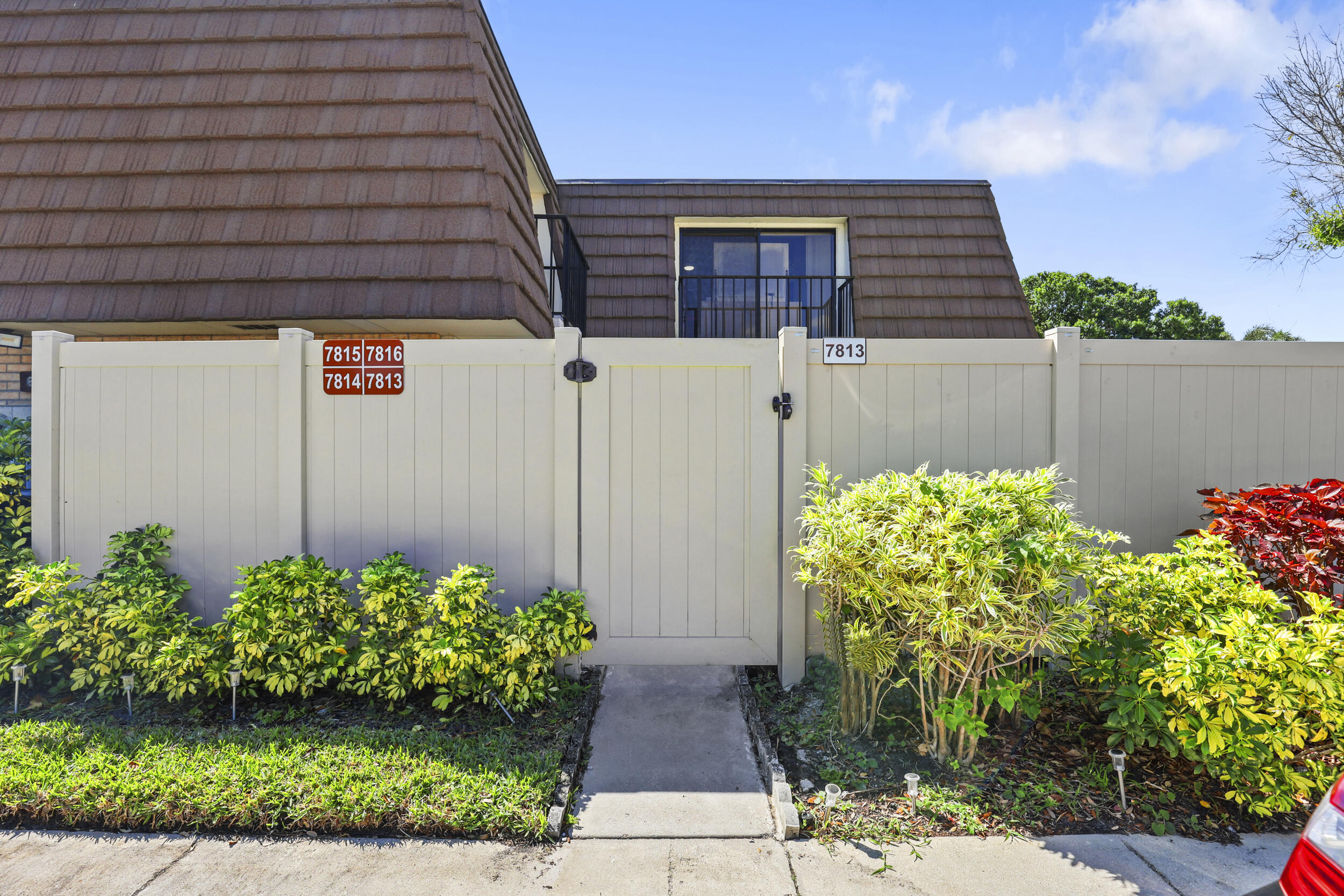 HERITAGE VILLAGE OF P B LAKES - Residential