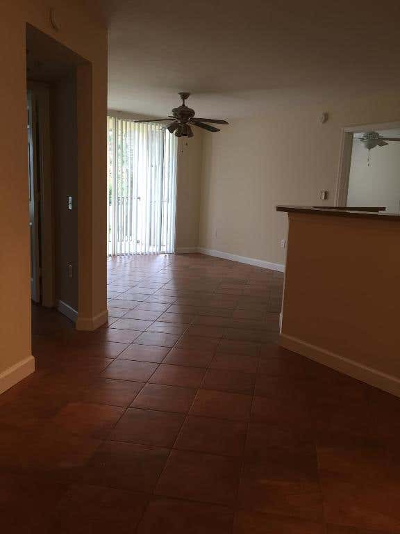 Photo of 404 Villa Cir, Boynton Beach, FL 33435 (MLS # R11041008)
