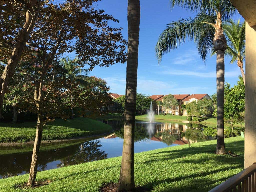 Photo of 404 Villa Cir, Boynton Beach, FL 33435 (MLS # R11041008)