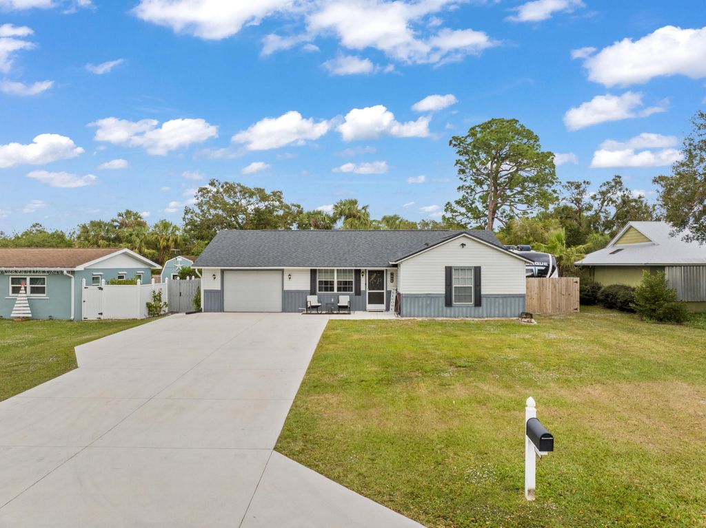 Photo of 7908 Kenwood Road, Fort Pierce, FL 34951 (MLS # R11046157)