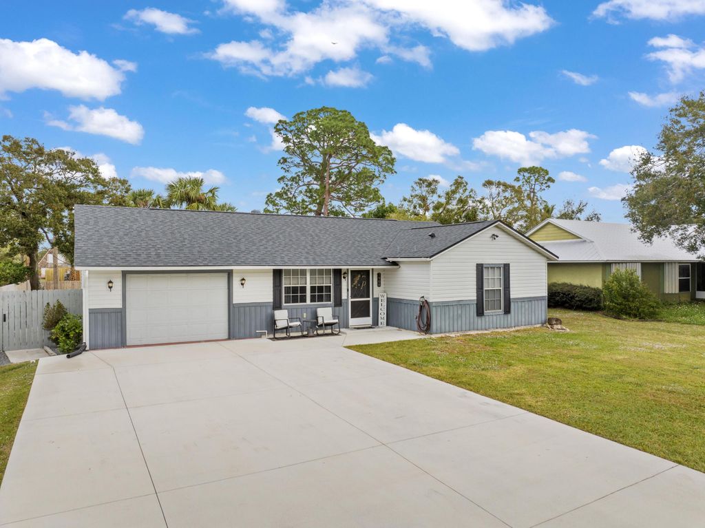 Photo of 7908 Kenwood Road, Fort Pierce, FL 34951 (MLS # R11046157)