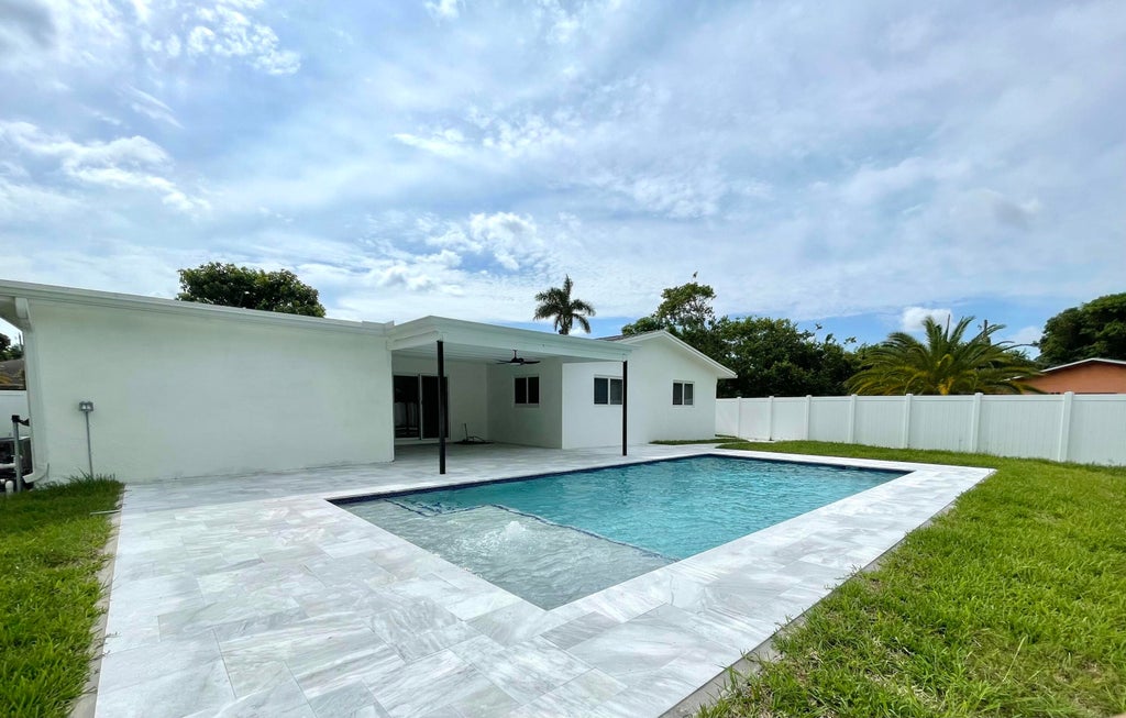 Photo of 1101 NW 5th Avenue, Boca Raton, FL 33432 (MLS # B26048394)