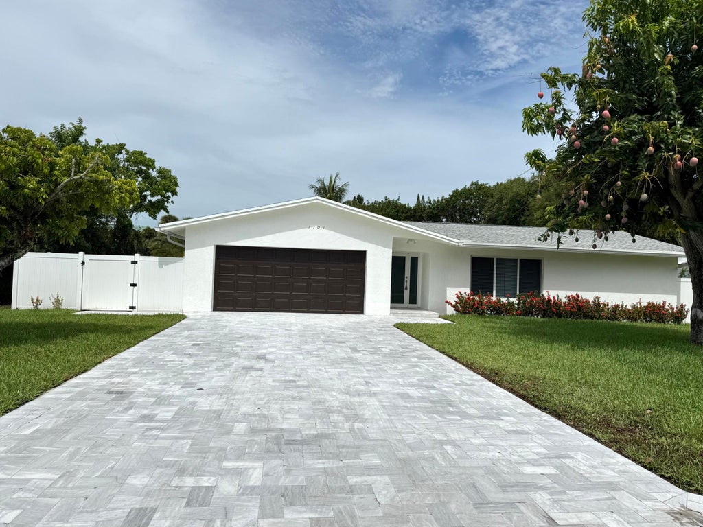 Photo of 1101 NW 5th Avenue, Boca Raton, FL 33432 (MLS # B26048394)