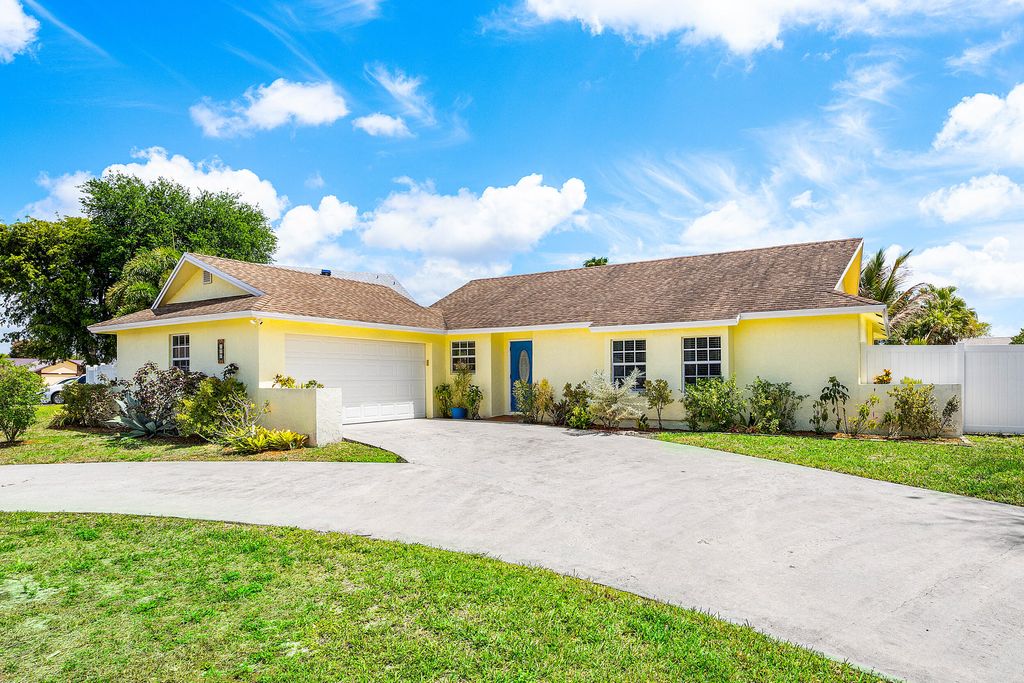 Photo of 246 Natchez Court, Royal Palm Beach, FL 33411 (MLS # B26010912)