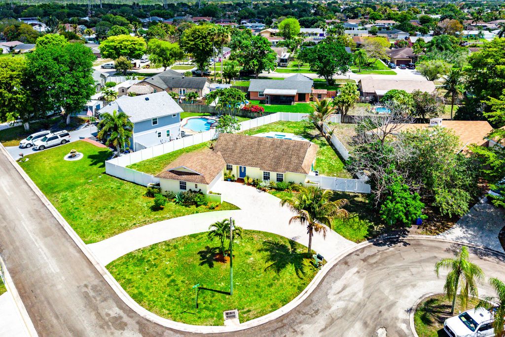 Photo of 246 Natchez Court, Royal Palm Beach, FL 33411 (MLS # B26010912)