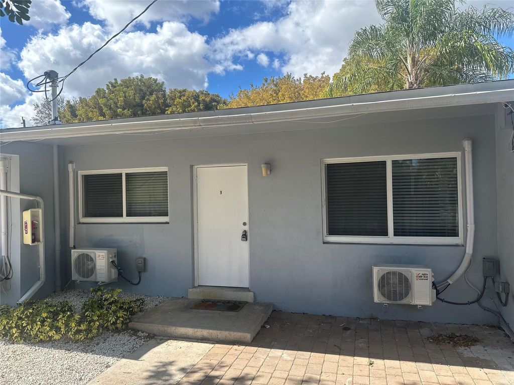 Photo of 704 SE 14th Court #1, Fort Lauderdale, FL 33316 (MLS # F10551165)