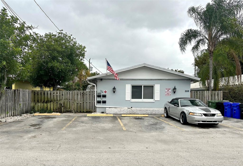 Photo of 704 SE 14th Court #1, Fort Lauderdale, FL 33316 (MLS # F10551165)