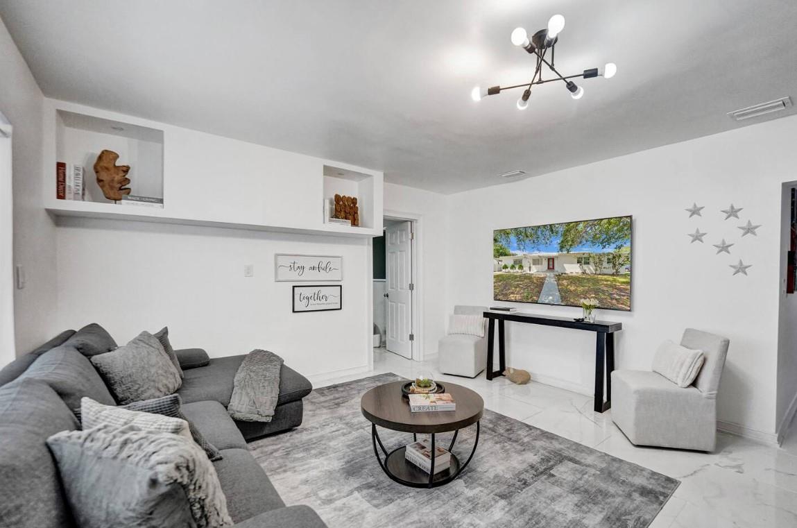 Hollywood 1-21 B - Residential