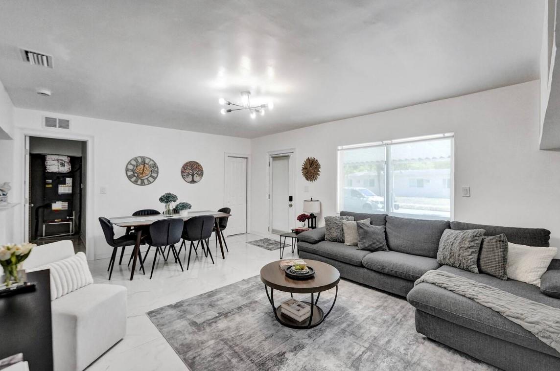 Hollywood 1-21 B - Residential