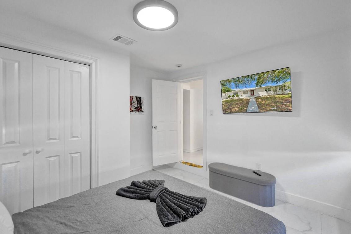 Hollywood 1-21 B - Residential