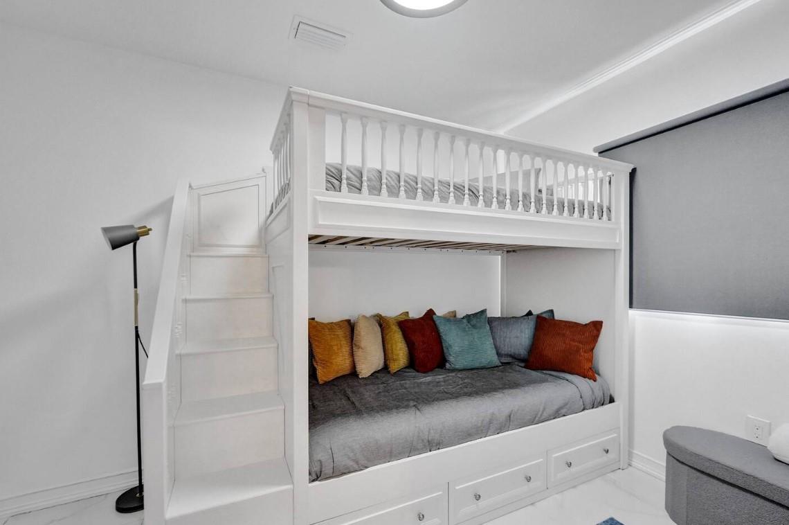 Hollywood 1-21 B - Residential