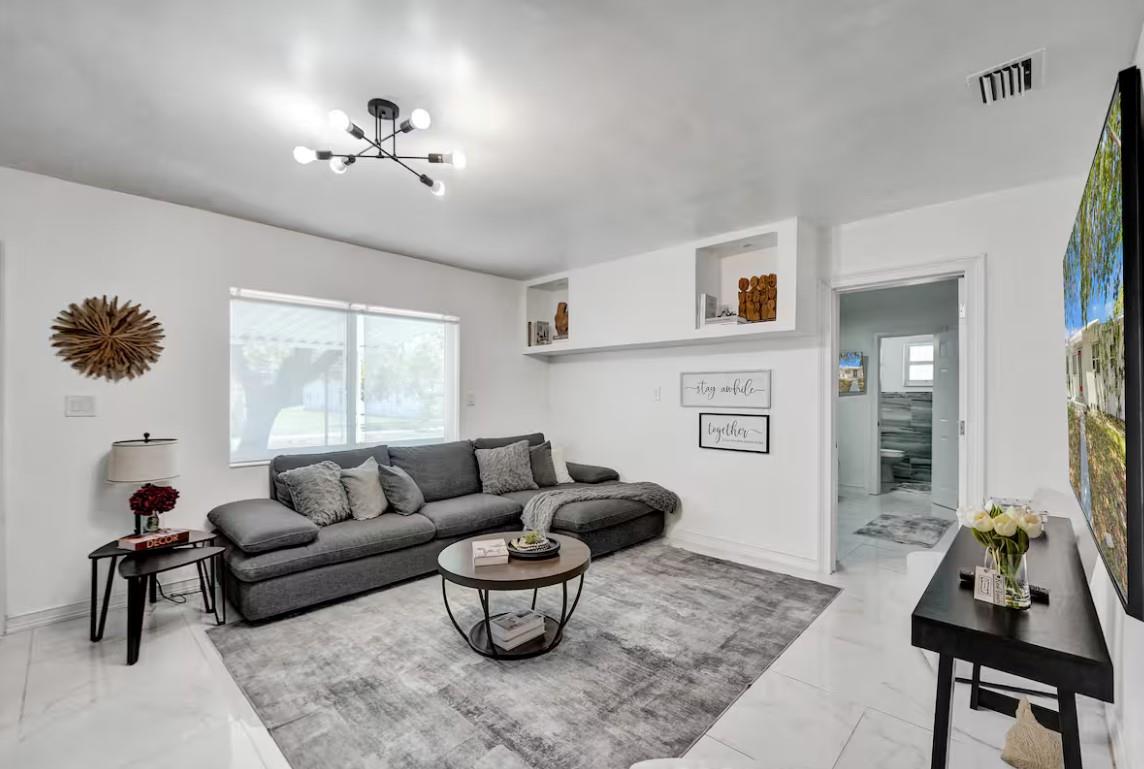 Hollywood 1-21 B - Residential