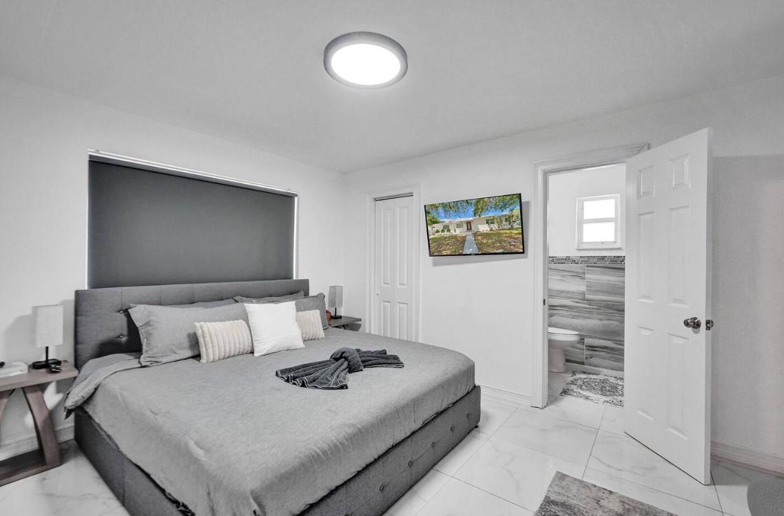 Hollywood 1-21 B - Residential