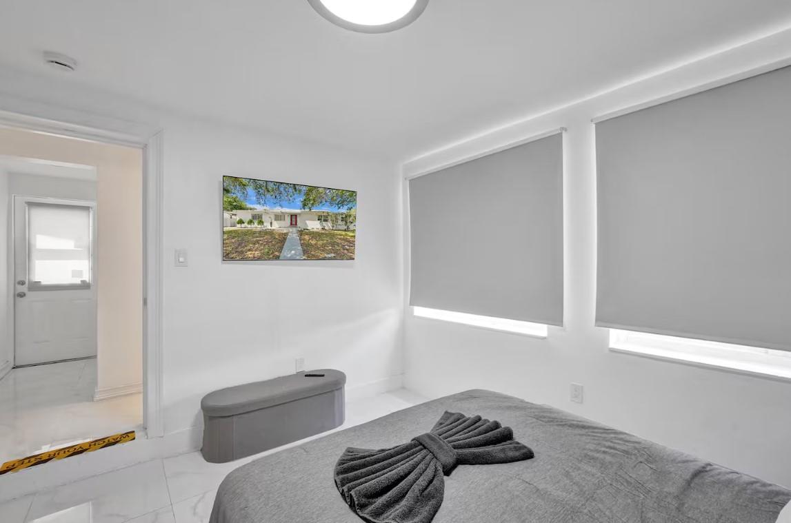 Hollywood 1-21 B - Residential