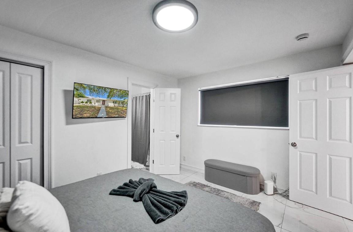 Hollywood 1-21 B - Residential